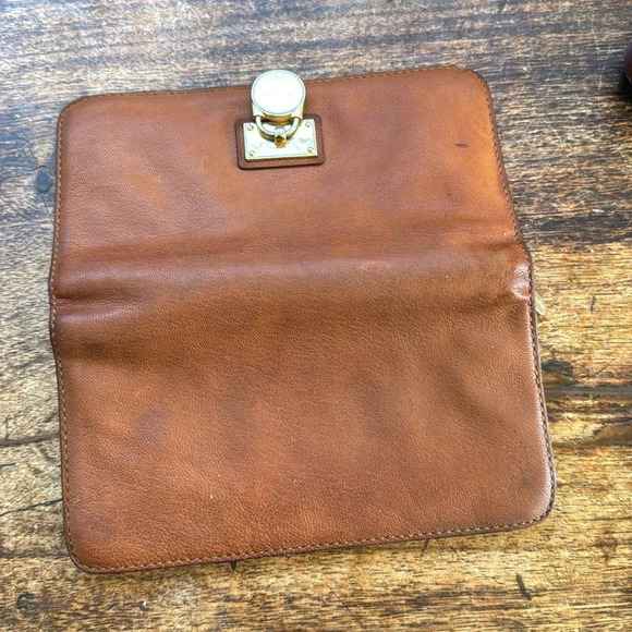 Michael Kors brown saddle leather wallet - Picture 6 of 11